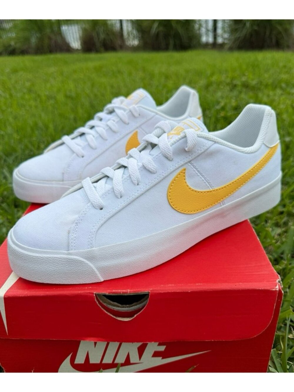 9.5  WOMEN'S NIKE COURT ROYALE AC LOW CANVAS CD5405-102 YELLOW / WHITE